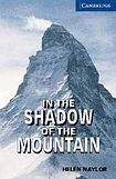 Cambridge University Press Cambridge English Readers 5 In the Shadow of the Mountain: Book/2 Audio CDs pack ( Human Interest)