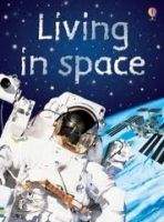 Usborne Publishing USBORNE BEGINNERS: LIVING IN SPACE - DAYNES, K.