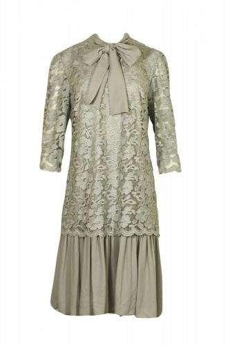 Gemini Dámské krajkované šaty s vázačkou a volánem - 0220M18 Glam šedá 40
