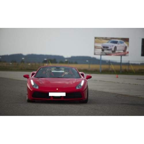Jízda ve Ferrari 488 Spider na okruhu (8 okruhů)