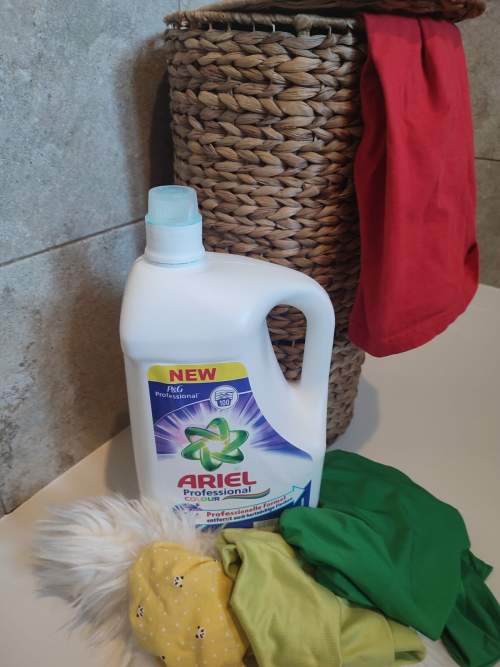ACTION PACK Ariel Professional Color gel na praní pro profesionály 2 x 75 praní